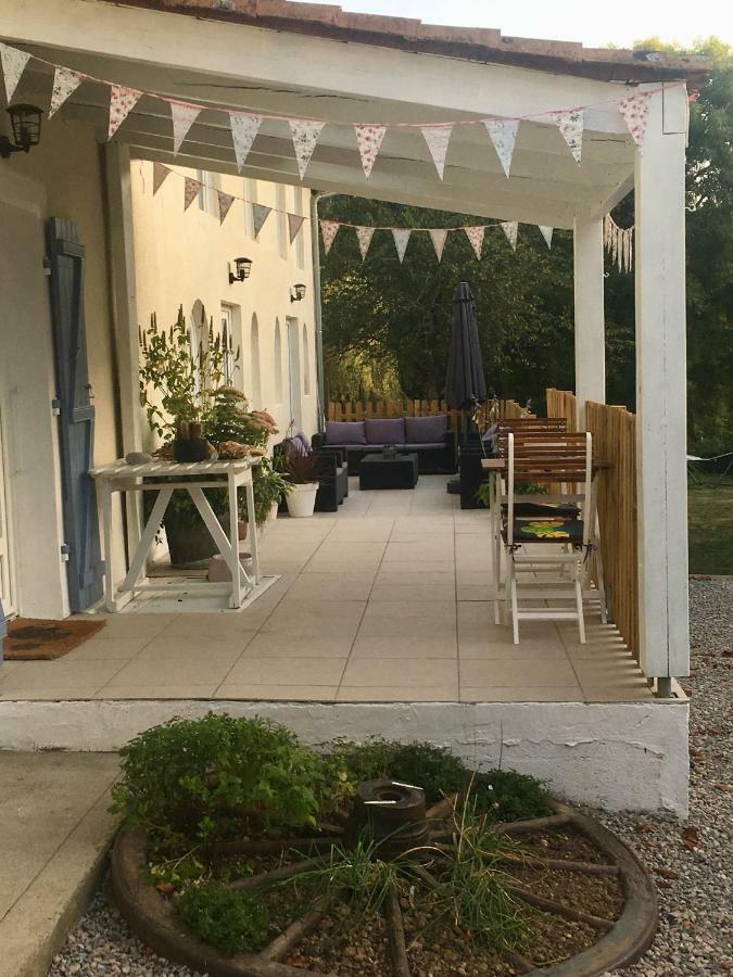 Bed and Breakfast Chez Broche Mazerolles  Exterior foto